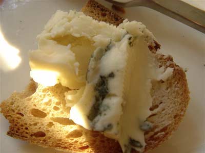 roquefortbreadparis.jpg