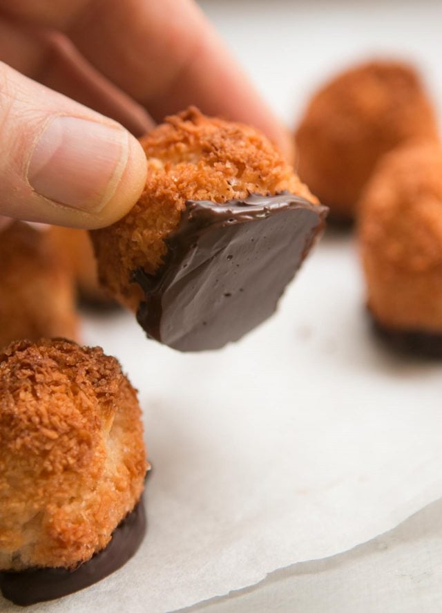 Chocolate coconut macaroons 