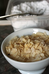 sliced almonds