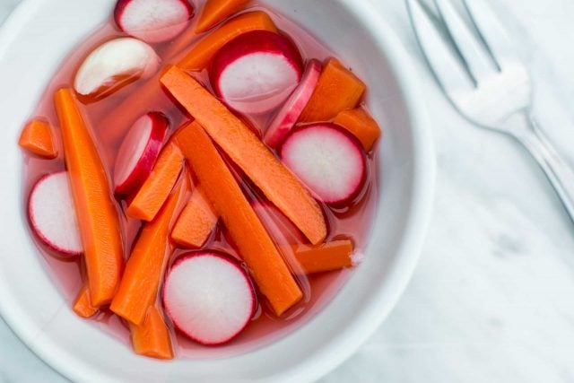 Quick pickled carrots