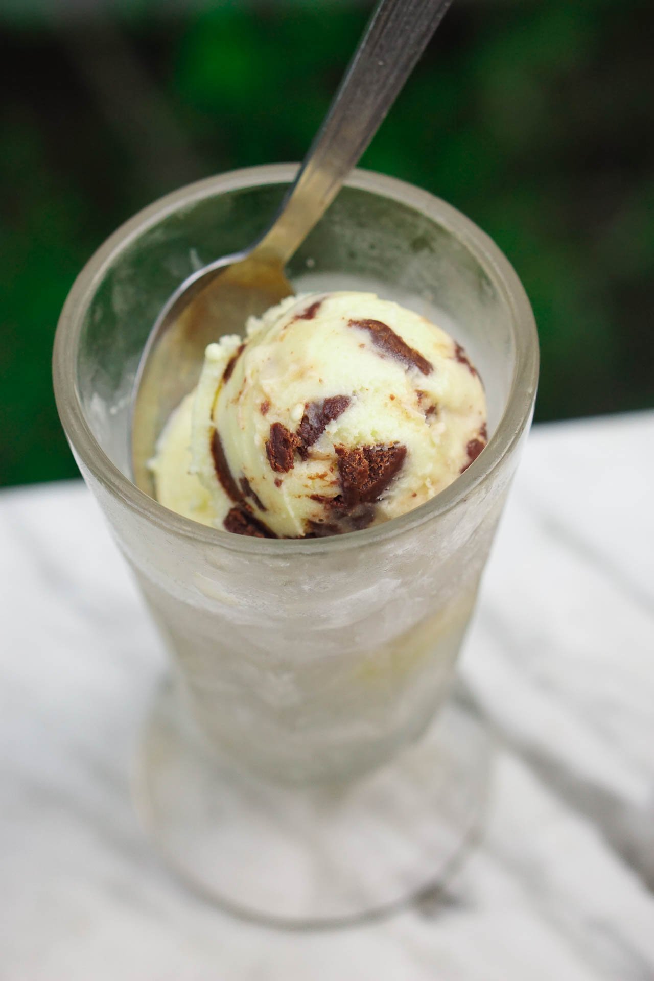 Tasty absinthe ice cream with chocolate truffles!