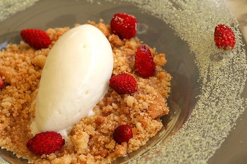 rhubarb crumble