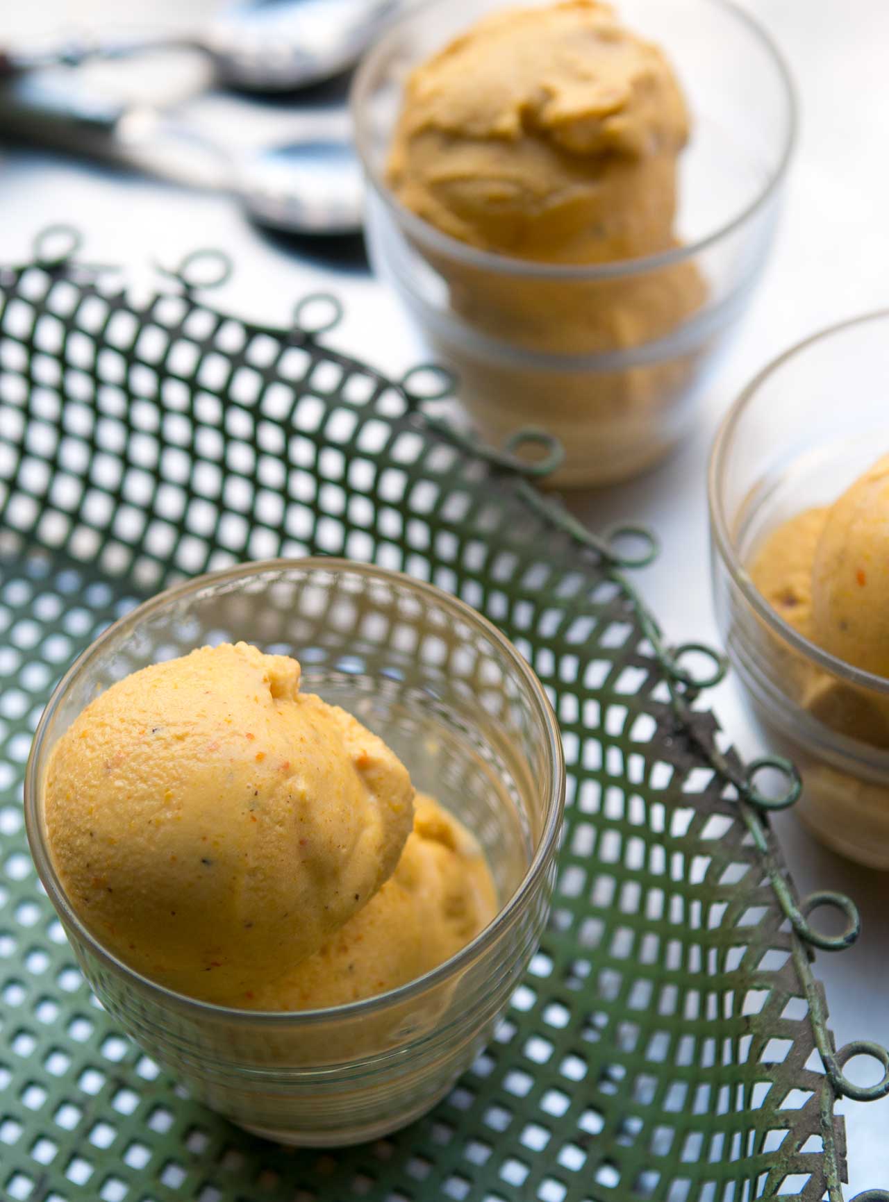 https://www.davidlebovitz.com/wp-content/uploads/2009/11/Pumpkin-ice-cream-recipe-3.jpg