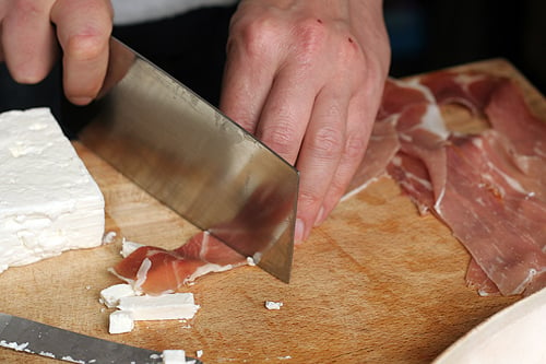 slicing ham