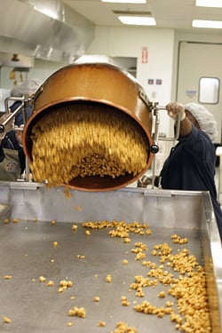 making caramel corn