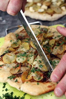 slicing potato blue cheese pizza 