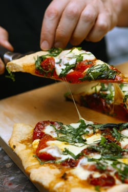 tomato basil pizza 