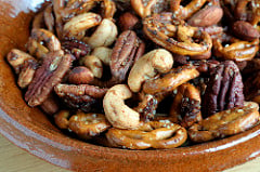 pretzel nut mix