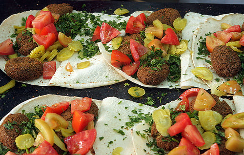 falafel with tomatoes