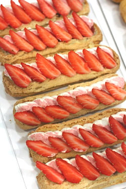 strawberry eclairs