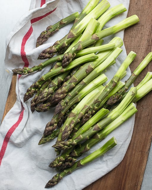 https://www.davidlebovitz.com/wp-content/uploads/2014/04/oven-roasted-asparagus.jpg