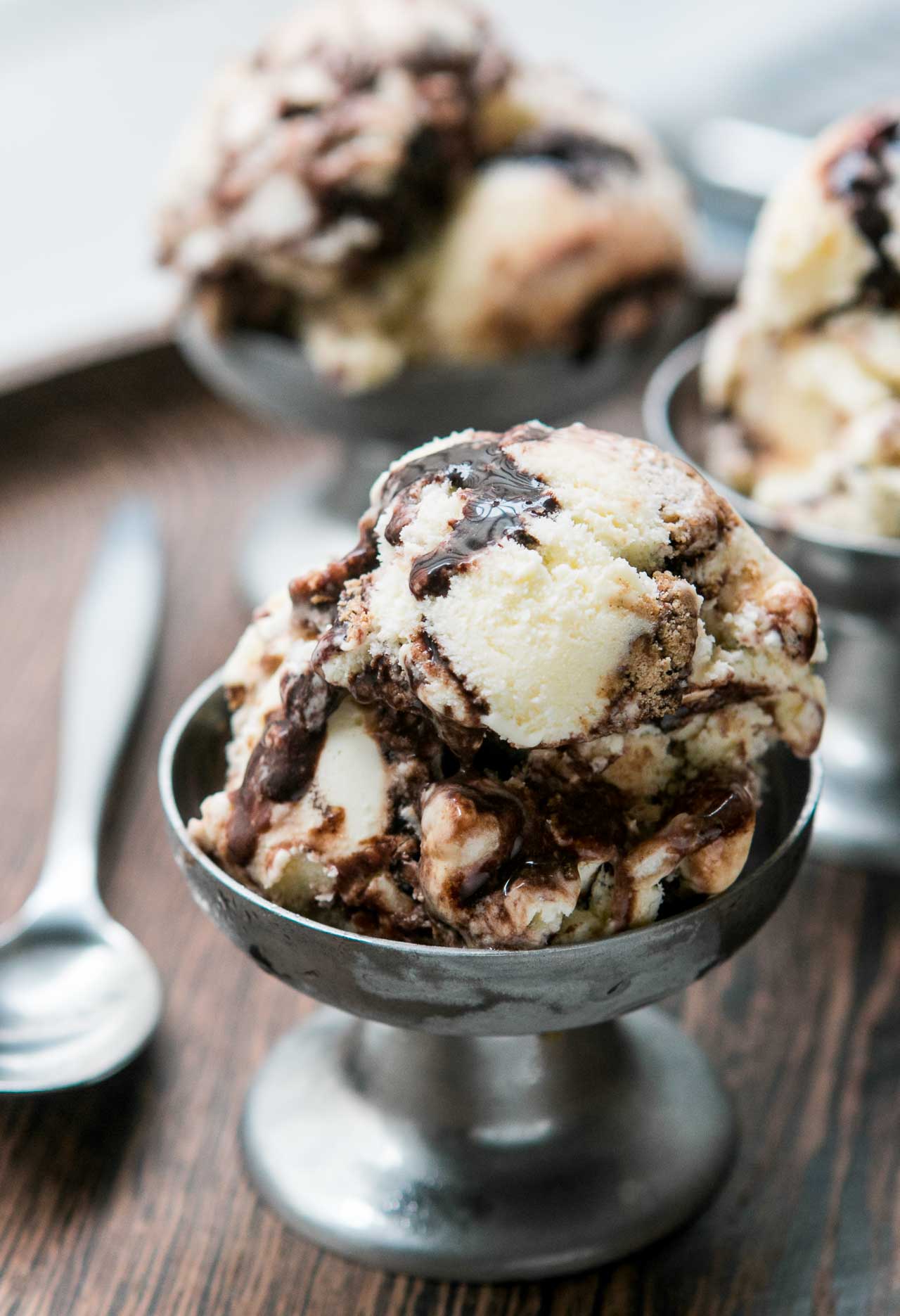 Marshmallow Ice Cream Sundaes in Cookie Bowls