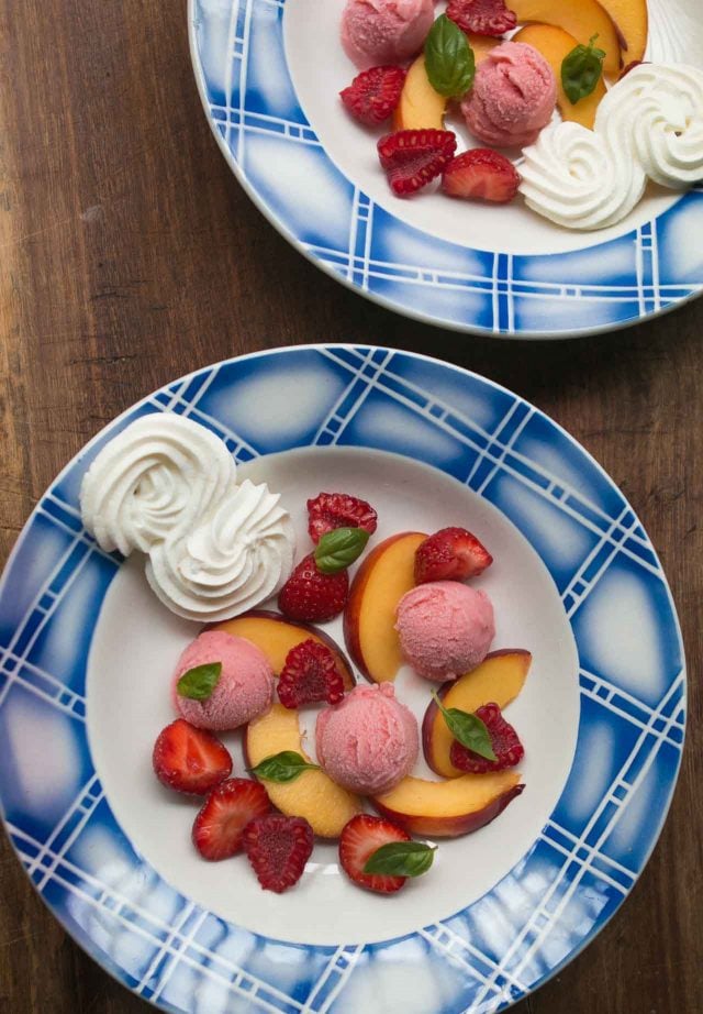 Strawberry meringue and frozen yogurt recipe