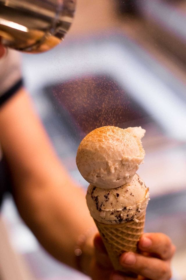 Cinnamon and coconut ice cream at Le Newyorkina ice cream