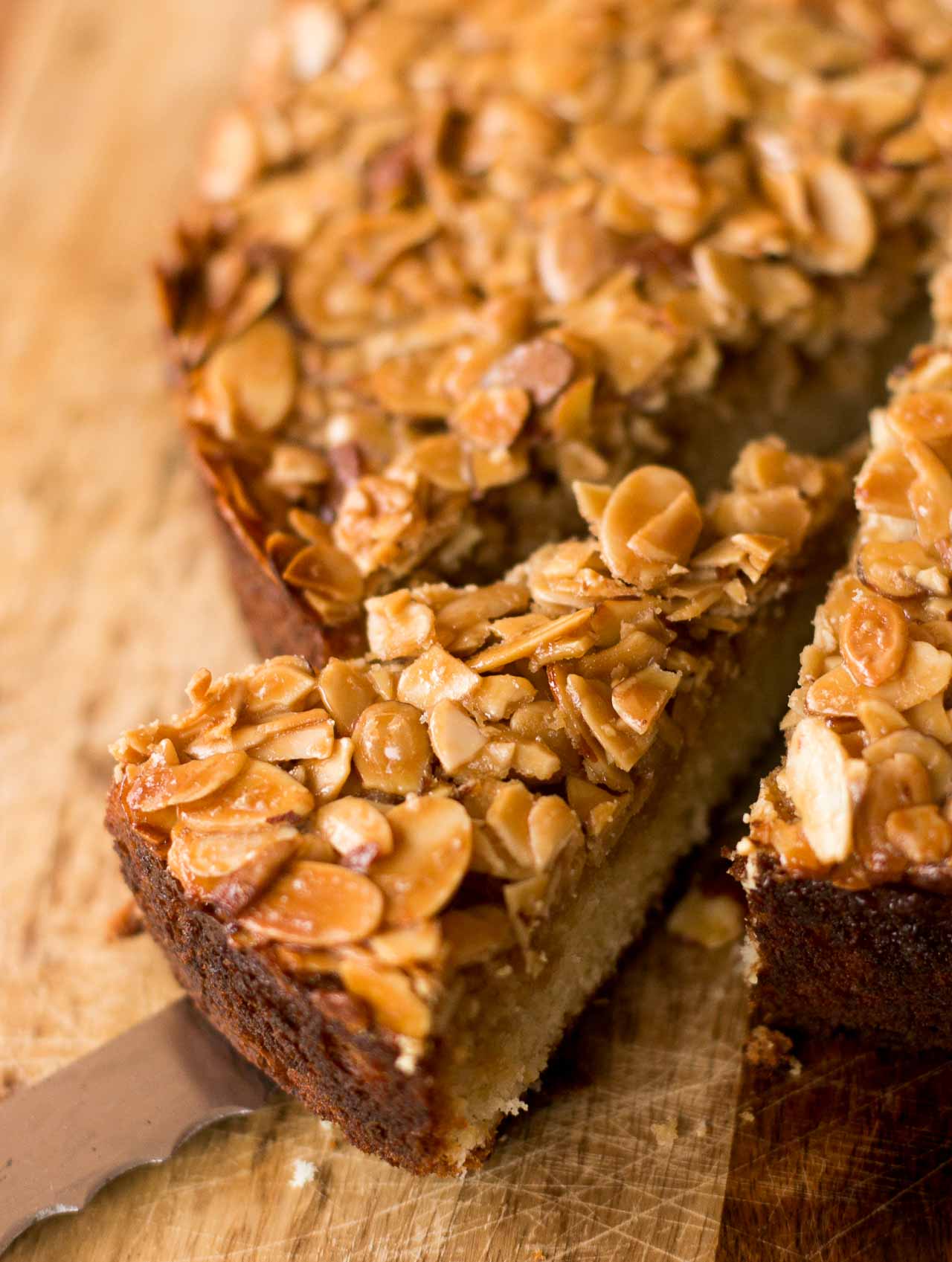 caramelized almond cake recipe