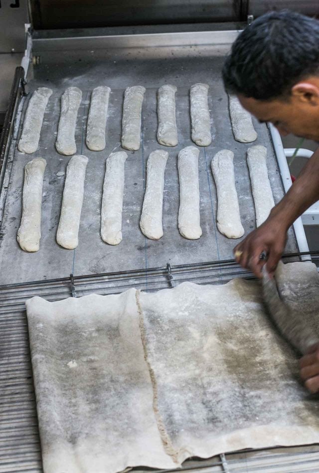 Pain Et Pâtisseries Dans Un Fast-food Photo stock - Image du