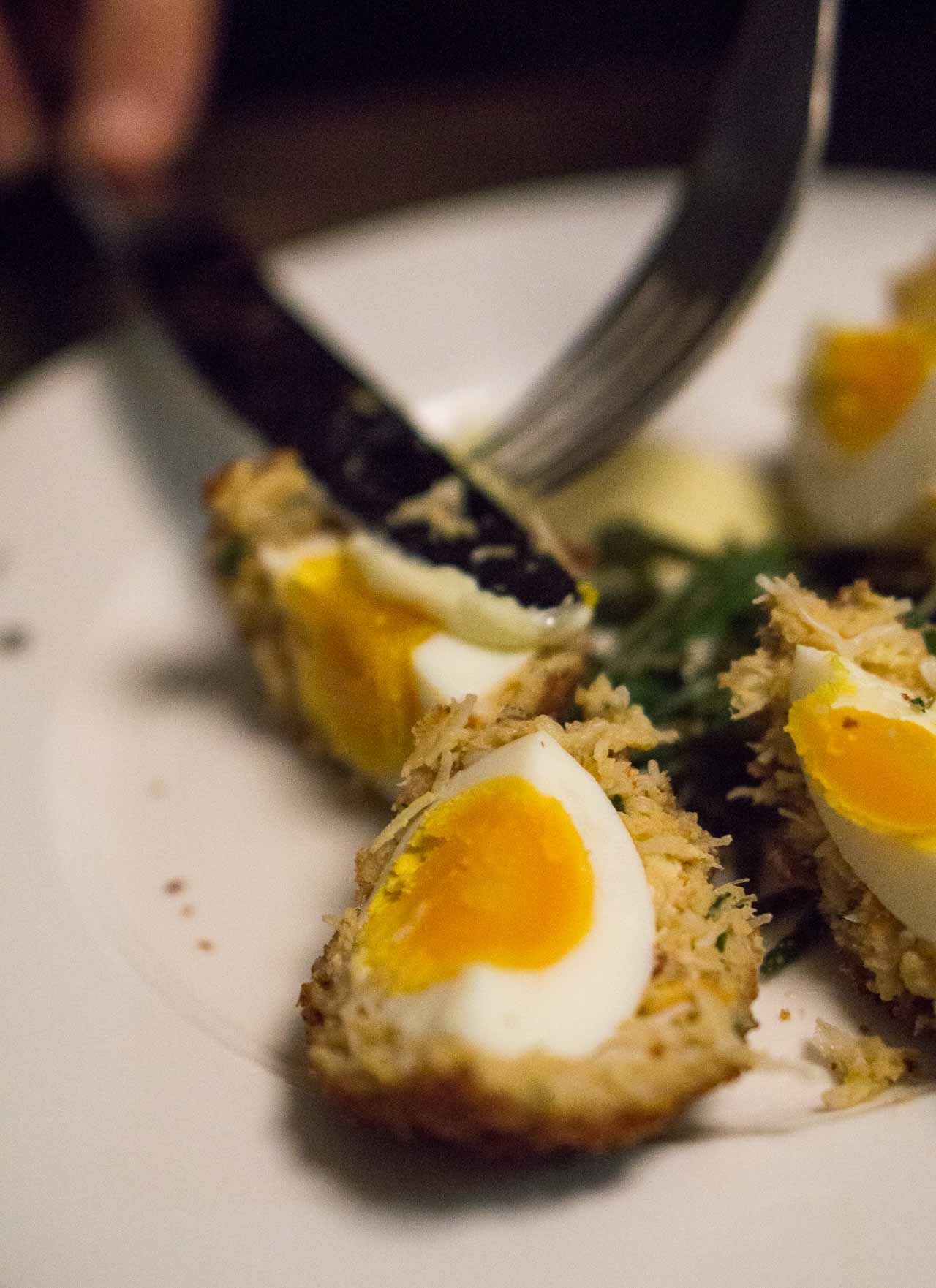 A tasty trip to Edinburgh, Scotland, with bakeries, restaurants, food shops, whisky tastings, and more!