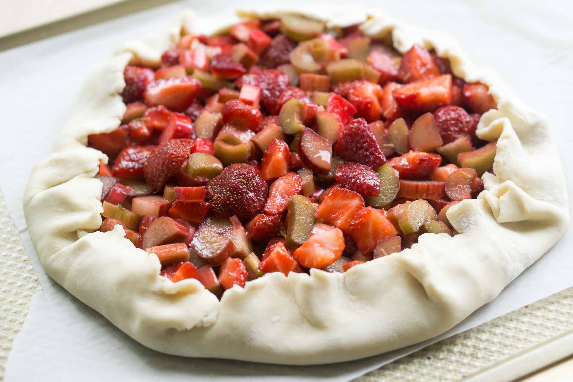 Rhubarb strawberry tart recipe