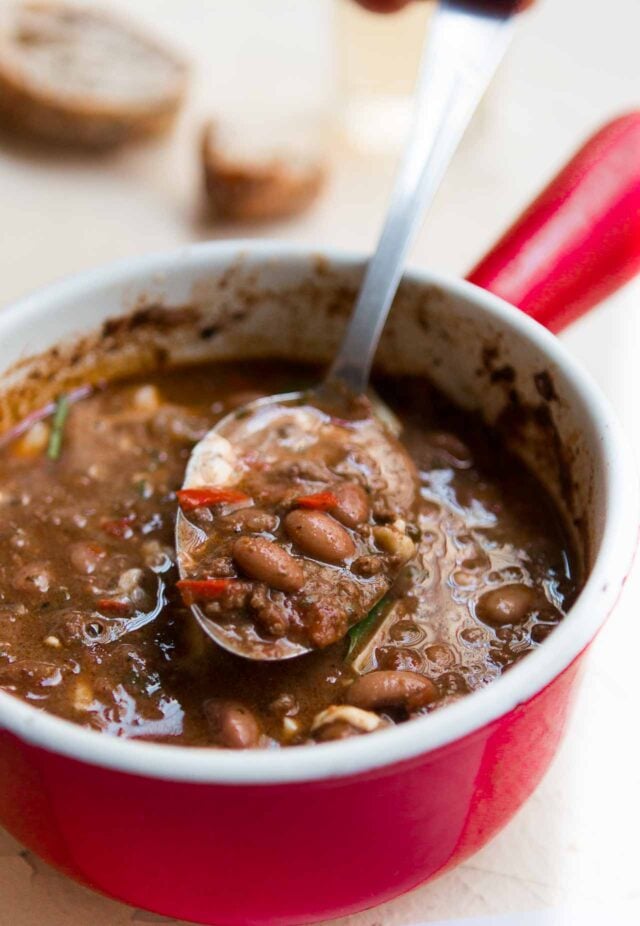 https://www.davidlebovitz.com/wp-content/uploads/2020/11/slow-cooker-crockpot-chile-chili-recipe-8-640x926.jpg